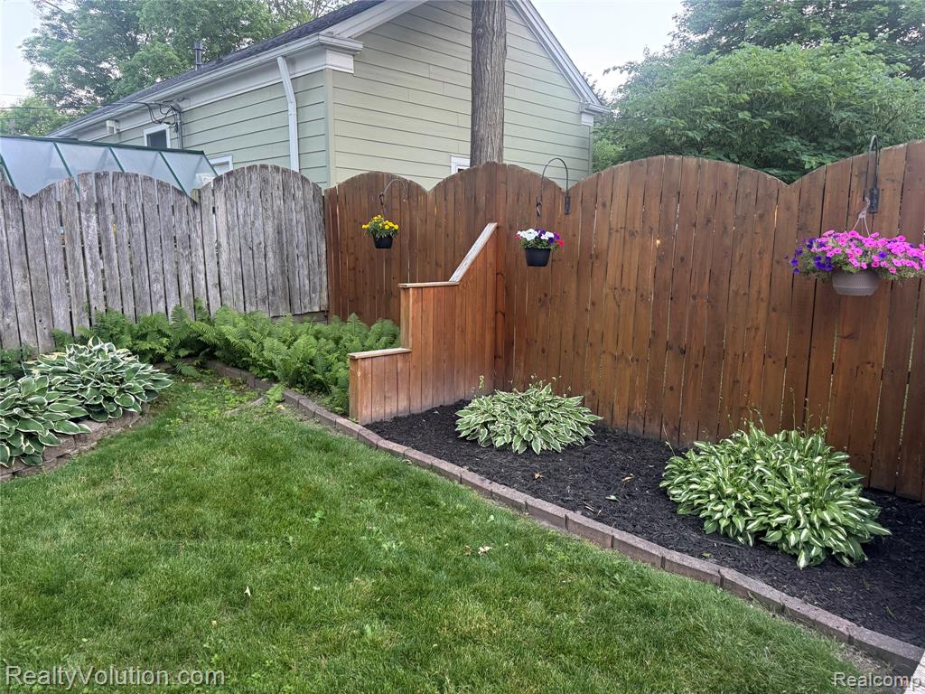 727 W Park Street, Lapeer, MI 48446 — Photo 26