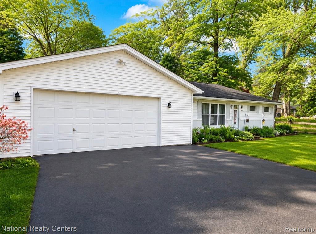 3137 Dean Road, Lambertville, MI 48144 — front exterior
