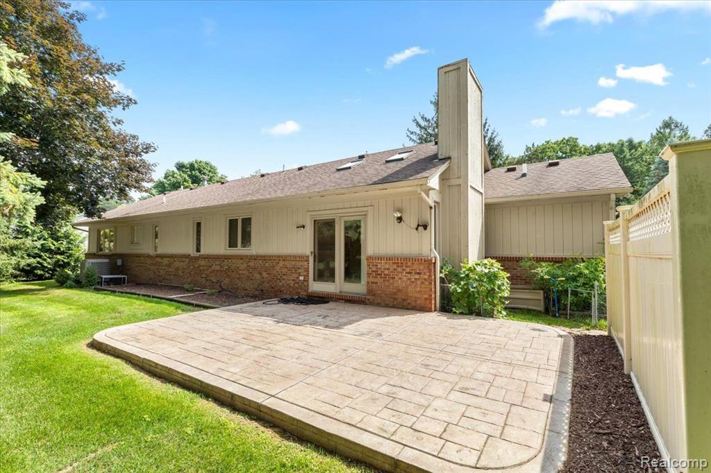 4280 ELIZABETH Lane, Walled Lake, MI 48390 — Photo 31