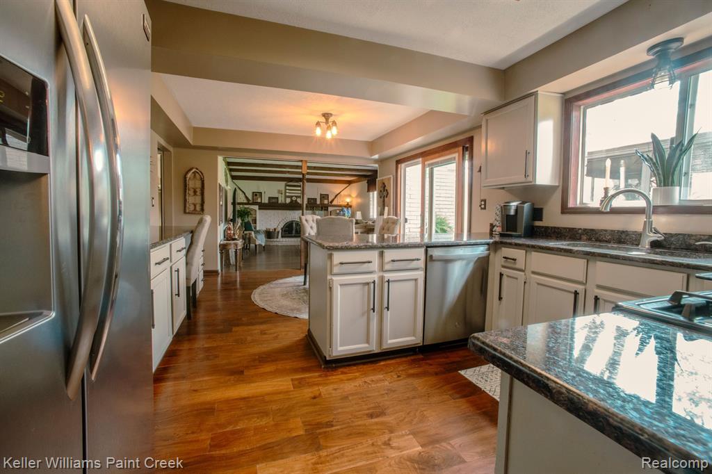 401 PINEHURST Drive, Rochester Hills, MI 48309 — Photo 12