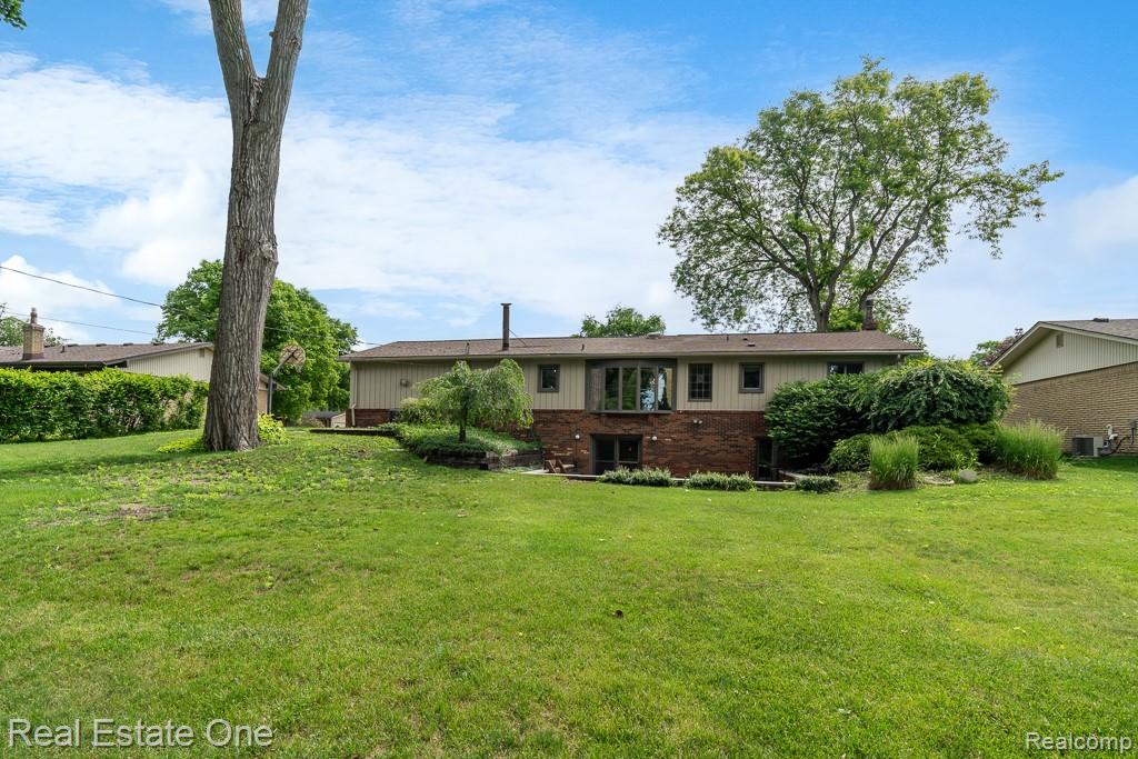 53081 Scenic Drive, Shelby Twp, MI 48316 — Photo 39