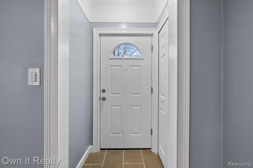 7335 Maple Street, Dearborn, MI 48126 — Photo 8
