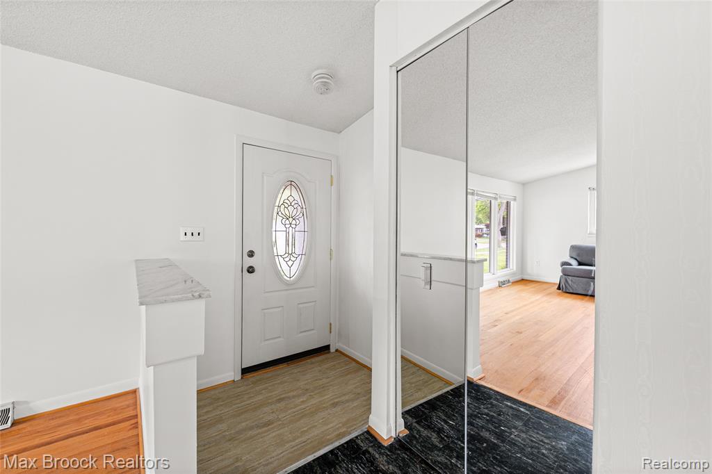 260 Lyons Drive, Troy, MI 48083 — Photo 4