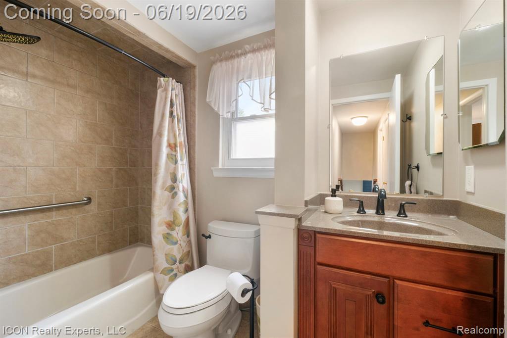 39738 Day Drive E, Clinton Twp, MI 48038 — Photo 29