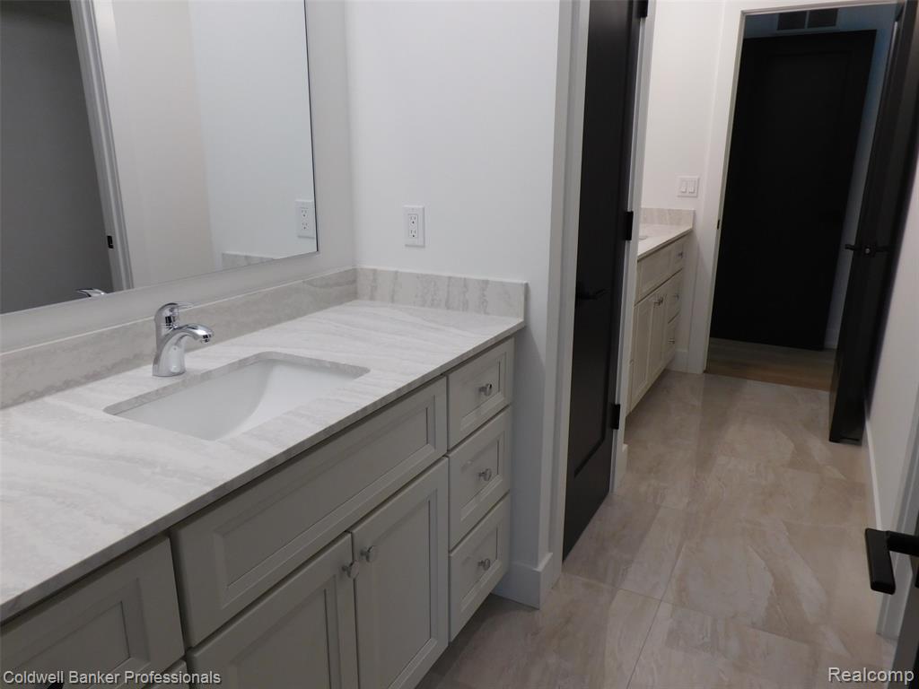 4247 Hampton Boulevard, Royal Oak, MI 48073 — Photo 38