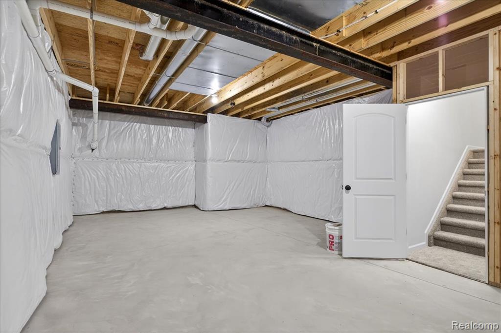 7460 Village Court, Davisburg, MI 48350 — Photo 46