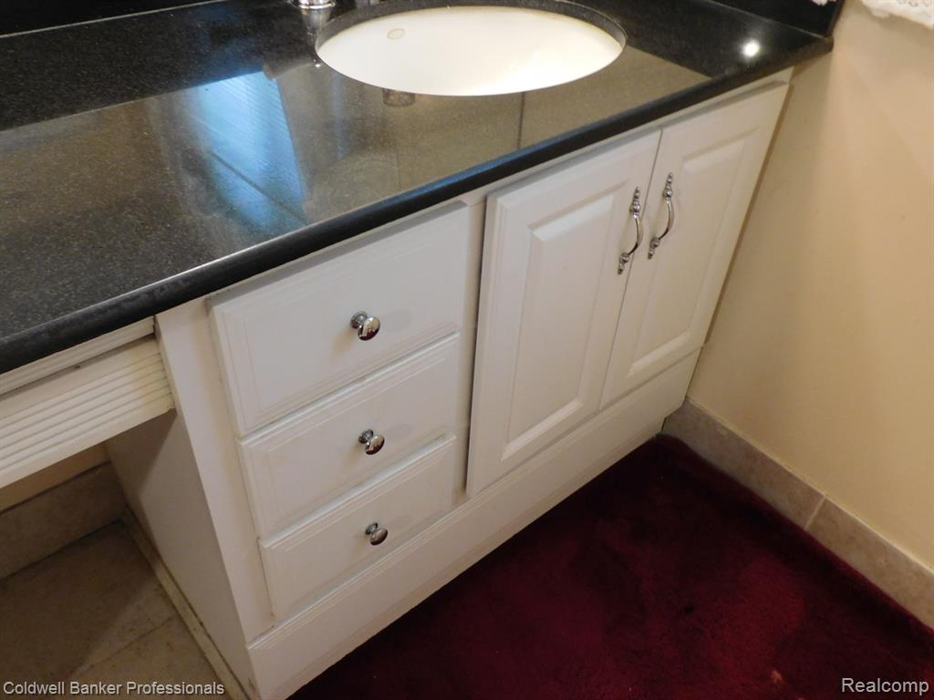 5244 Folkstone Drive, Troy, MI 48085 — Photo 21