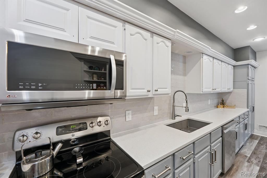 43050 12 Oaks Crescent Drive, 2066, Novi, MI 48377 — Photo 12