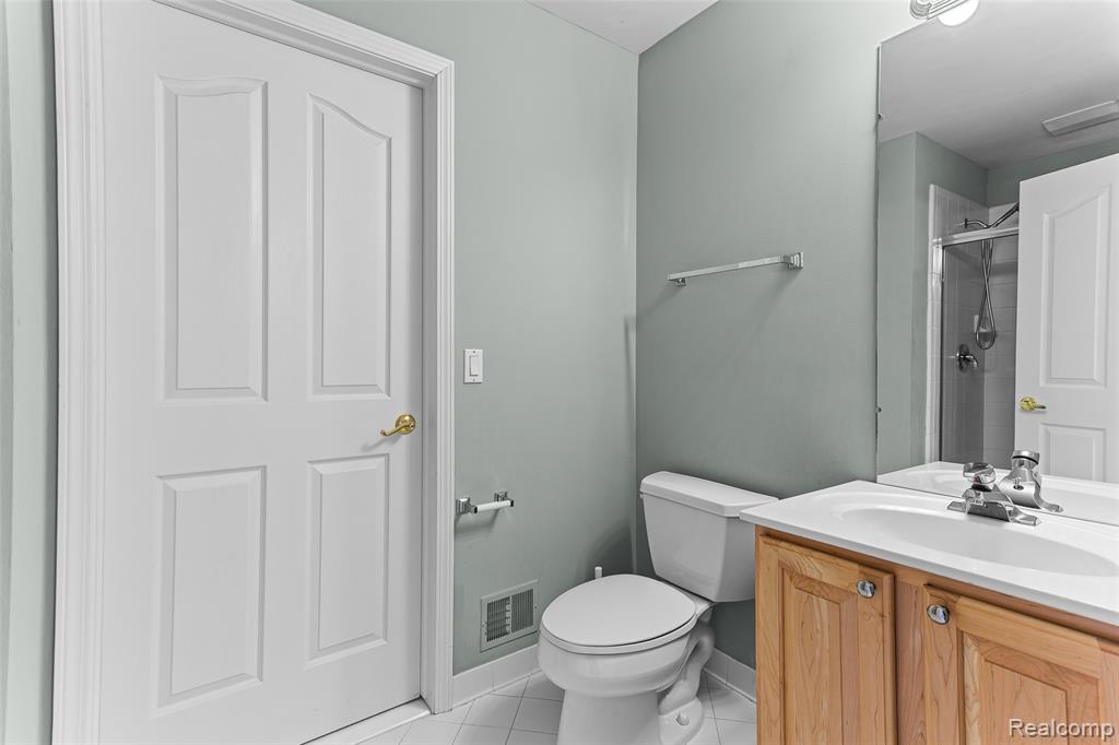 7567 WINDGATE Circle, West Bloomfield, MI 48323 — Photo 32