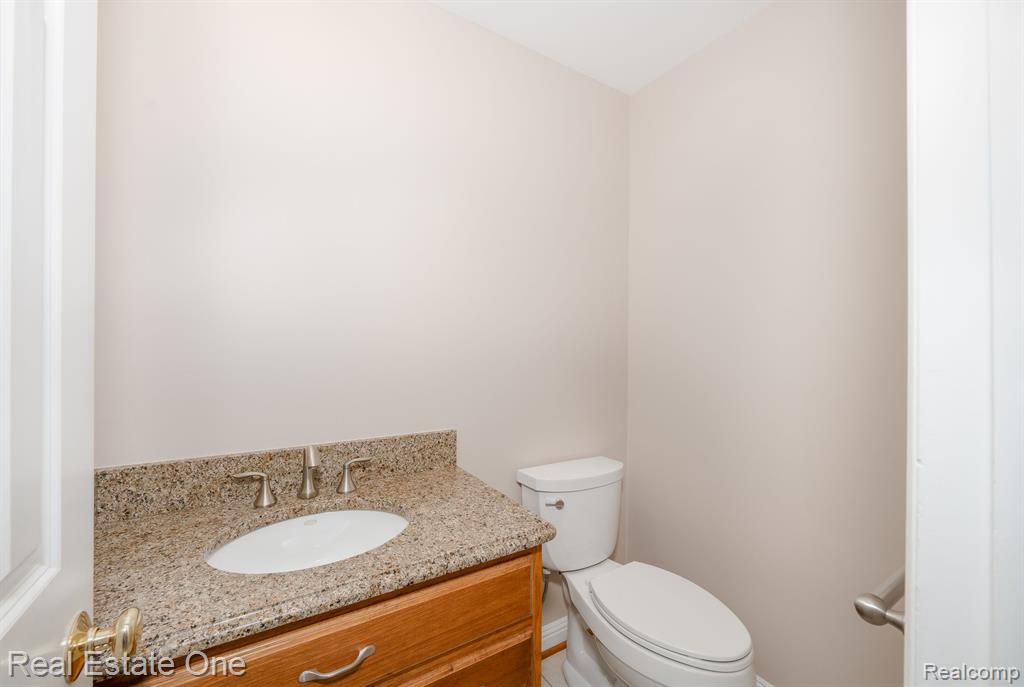563 MILLSTONE Drive, Rochester Hills, MI 48309 — Photo 33