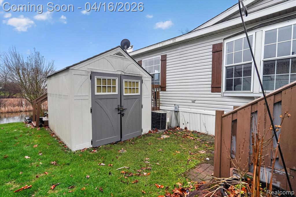 11542 Clearwater Dr, Fenton, MI 48430 — Photo 36