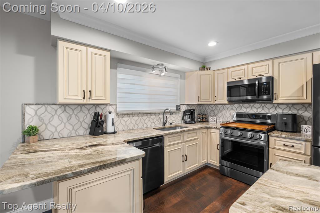 16115 Bayham Court, Clinton Twp, MI 48038 — Photo 15
