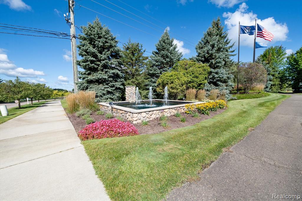 28256 Oakmonte Circle E, New Hudson, MI 48165 — Photo 36