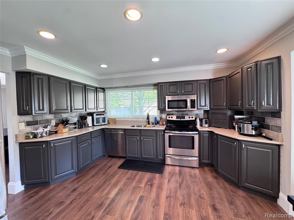 5203 Forestdale Court, West Bloomfield, MI — Photo 2