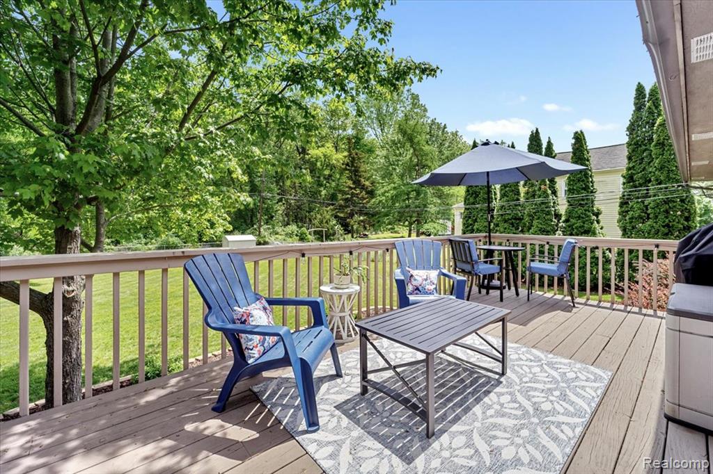 422 Robert Court, Auburn Hills, MI 48326 — Photo 16