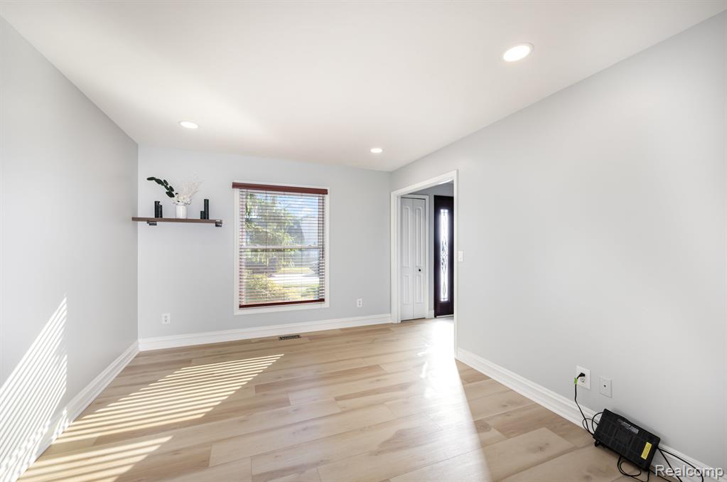 53005 Gregory Drive, Macomb, MI 48042 — Photo 17