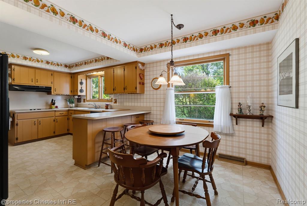 5600 Woodwind Drive, Bloomfield Hills, MI 48301 — Photo 11