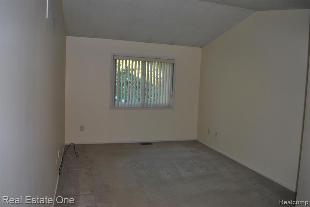 697 RAVENCREST Lane, 5, Westland, MI — Photo 18