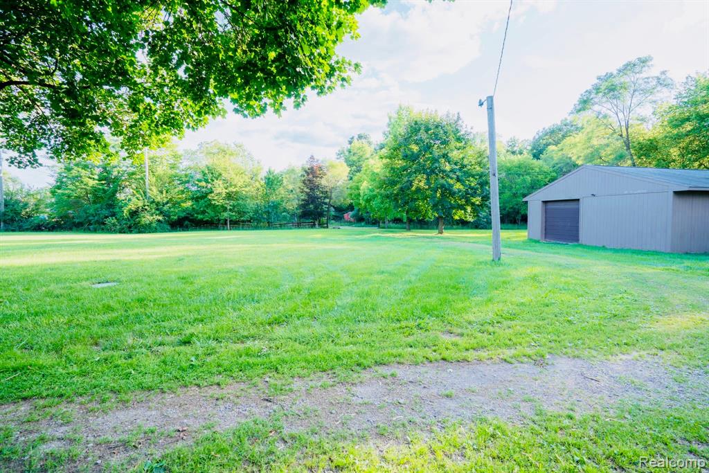 8051 Coyle Road, Whitmore Lake, MI 48189 — Photo 10