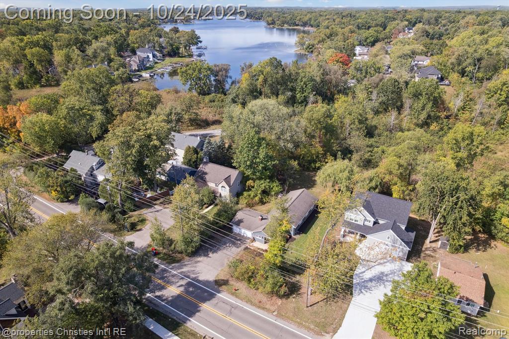 4066 Green Lake Road, West Bloomfield, MI 48324 — Photo 56