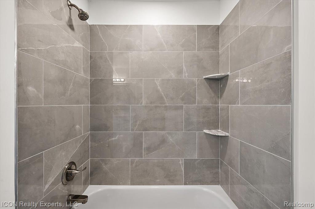 8104 Cloverdale Avenue, Ferndale, MI 48220 — Photo 37