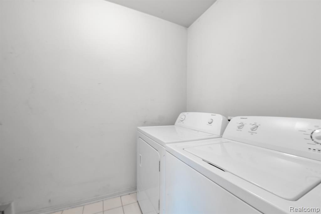 23437 READING, Trenton, MI 48183 — Photo 18