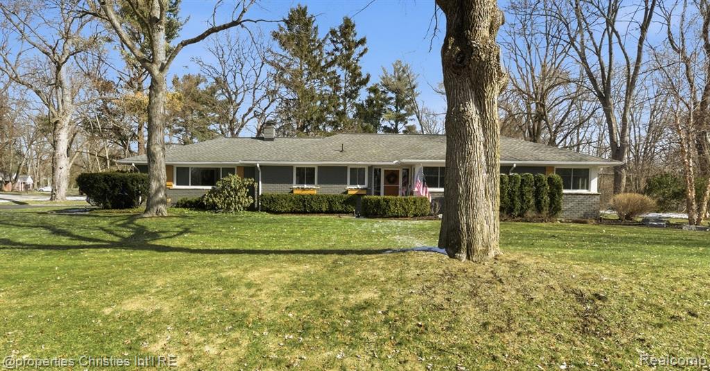4305 Meadowlane Court, Bloomfield Hills, MI 48304 — front exterior