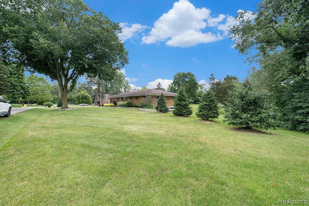 8266 Twilight Lane, Brighton, MI 48116 — Photo 3