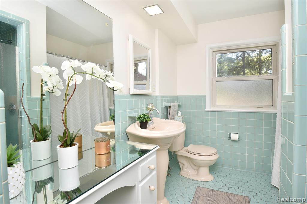 18146 Riverside Drive, Beverly Hills, MI 48025 — Photo 21
