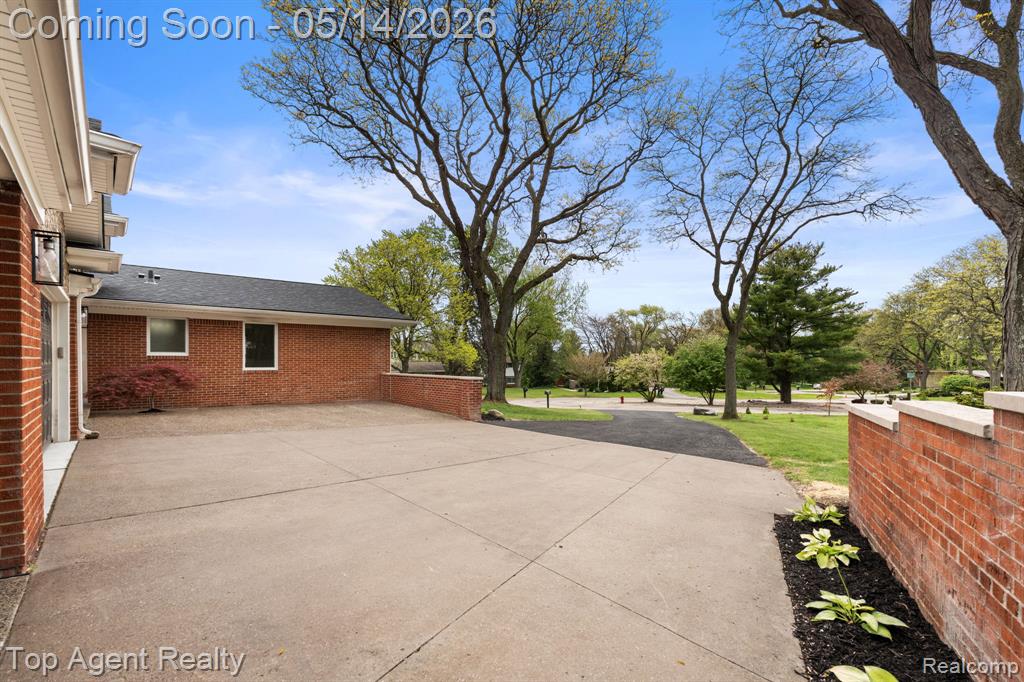 6739 White Pine Court, Bloomfield Hills, MI 48301 — Photo 44