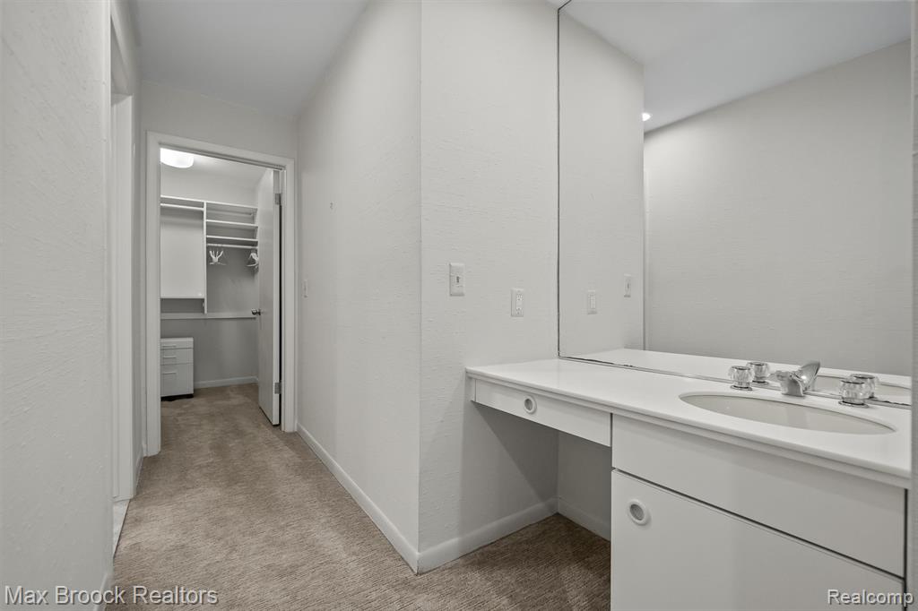 5137 Woodlands Drive, 24, Bloomfield Hills, MI 48302 — Photo 10