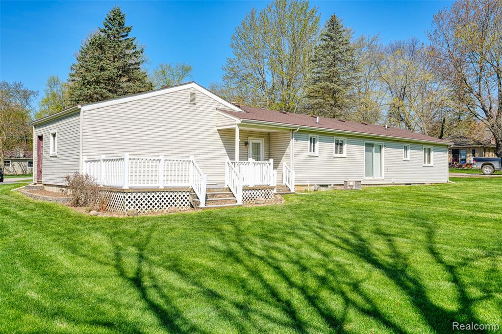 11891 Post Lane, South Lyon, MI 48178 — Photo 32