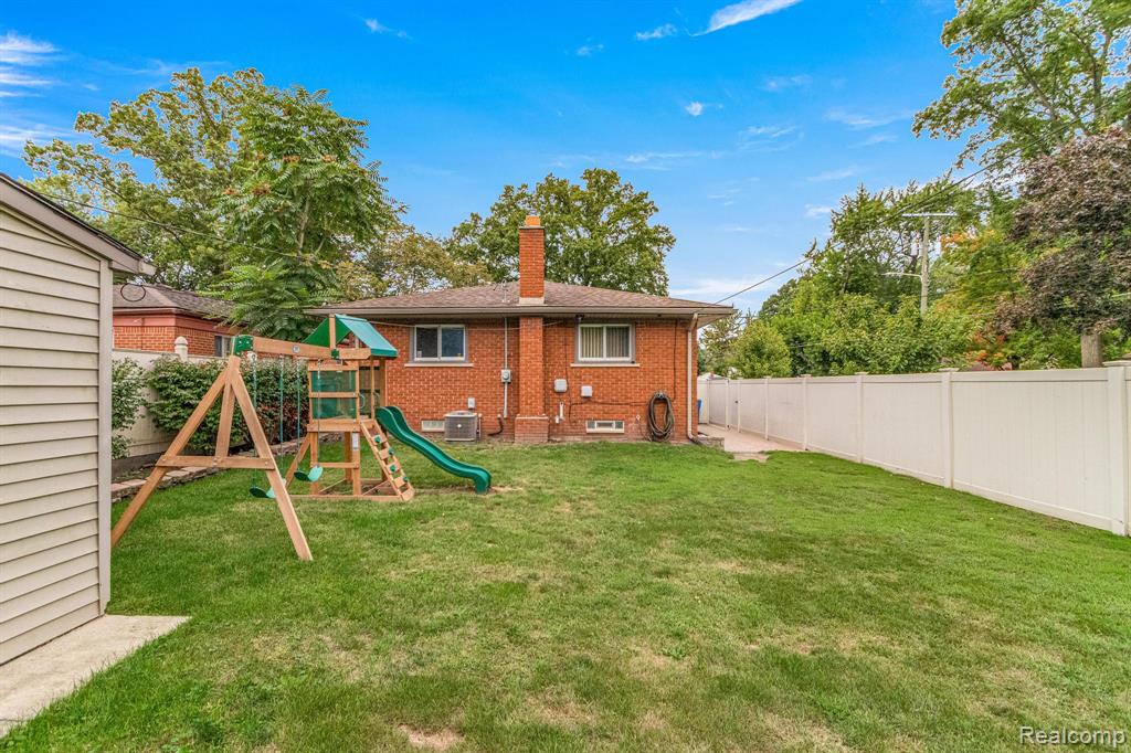 4403 Harding Street, Dearborn Heights, MI 48125 — Photo 28