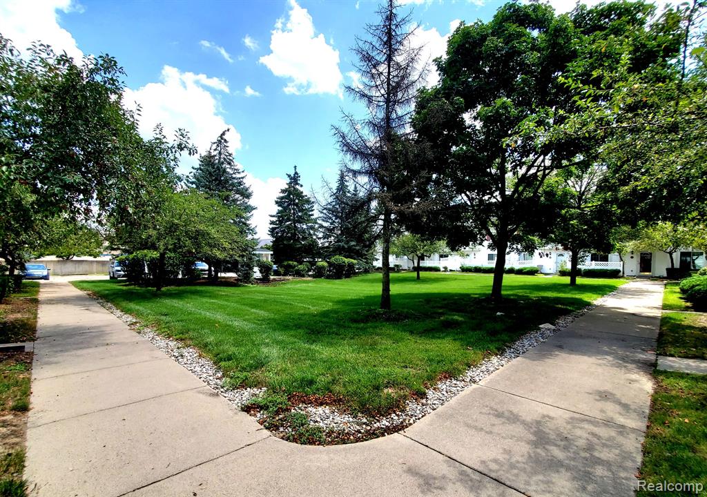 30346 NANTUCKET Drive, Farmington Hills, MI 48336 — Photo 25