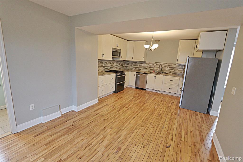 802 E 11 MILE Road, Royal Oak, MI 48067 — Photo 9