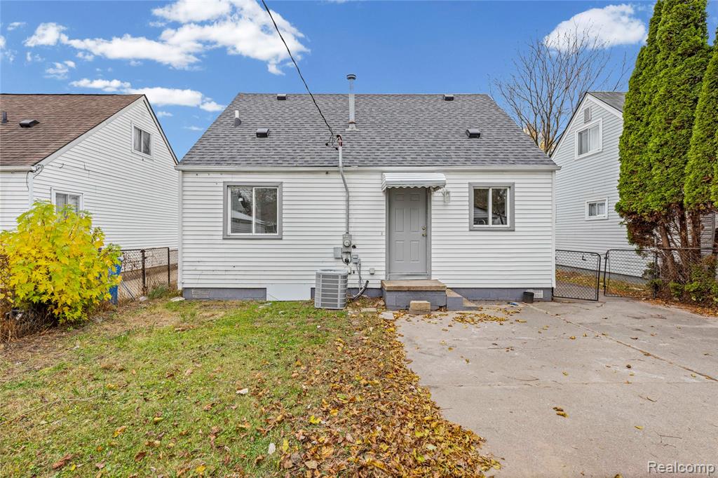 975 E Barrett Avenue, Madison Heights, MI 48071 — Photo 35