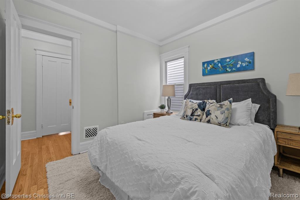 1093-95 Lakepointe Street, Grosse Pointe Park, MI 48230 — Photo 11