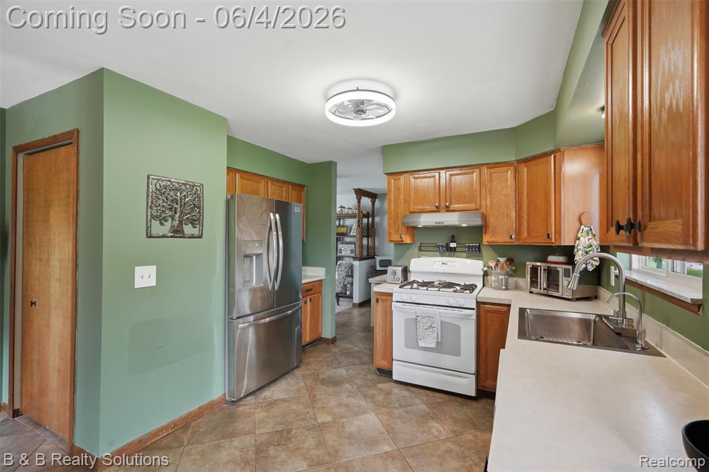 8820 Almont Road, Almont, MI 48003 — Photo 13