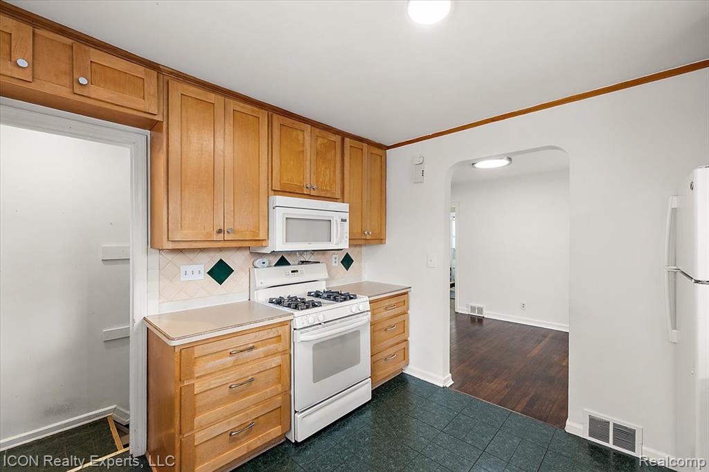 176 Chippewa Road, Pontiac, MI 48341 — Photo 23
