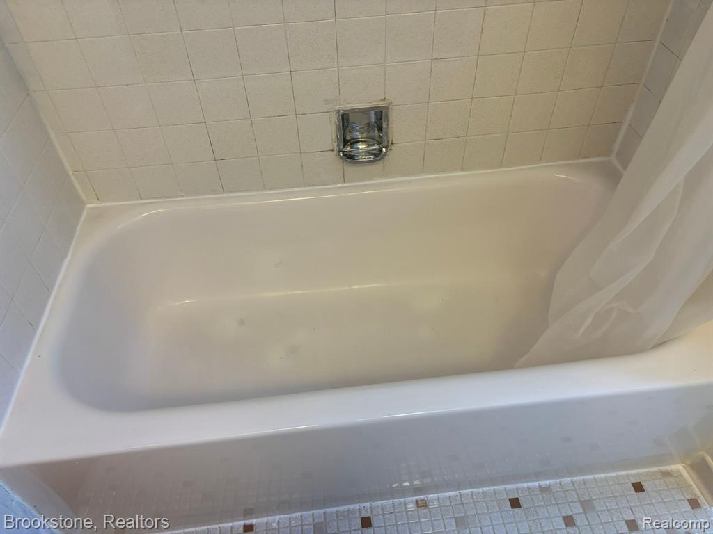 8219 DENWOOD Drive, Sterling Heights, MI 48312 — Photo 21