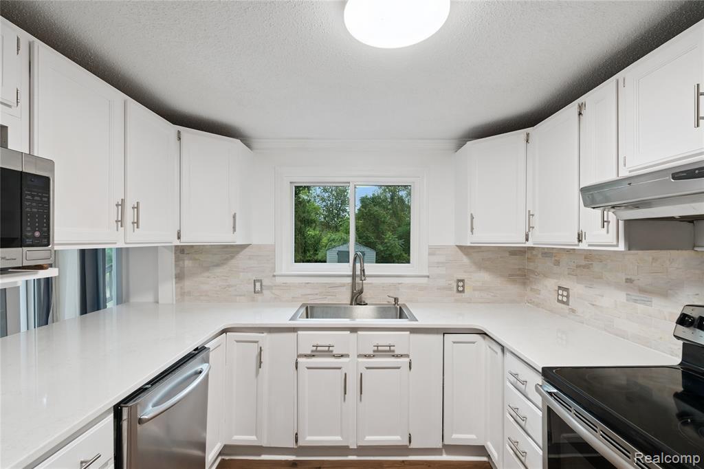 8466 Silver Lake Rd, Linden, MI 48451 — Photo 9