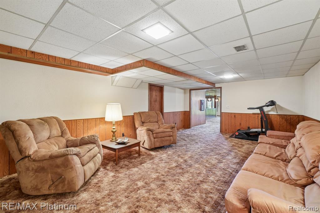555 Crawford Farm Lane, Milford, MI 48380 — Photo 33