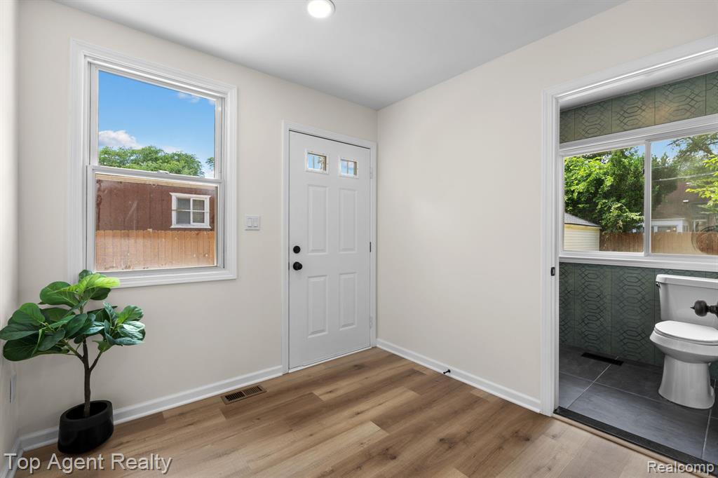 17585 Faust Avenue, Detroit, MI 48219 — Photo 18