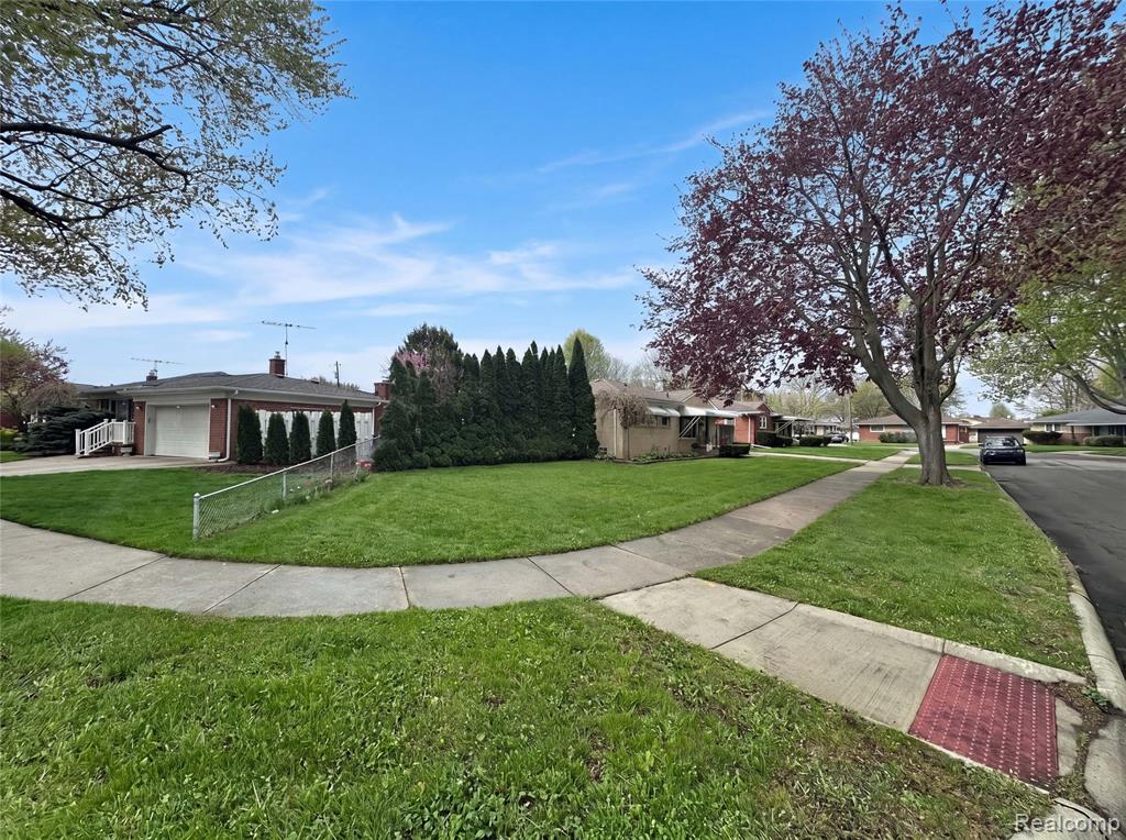 24920 Star Valley Drive, Saint Clair Shores, MI 48080 — Photo 40