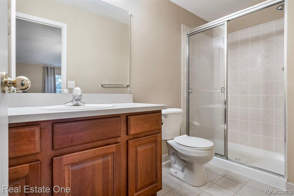 6975 EDGEWATER Drive, Troy, MI 48085 — Photo 14