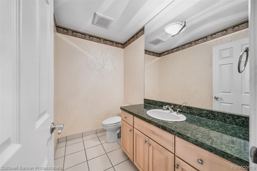 6560 Pleasant Lake Court, 11, West Bloomfield, MI — Photo 29