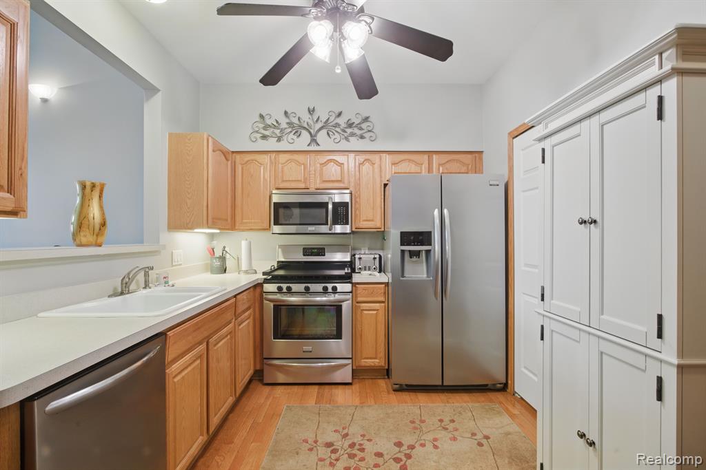 5496 GREENWAY Drive, 48, Trenton, MI 48183 — Photo 10