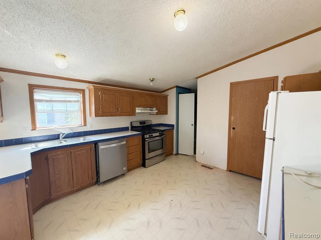 7023 Scarborough Lane, Whitmore Lake, MI 48189 — Photo 14