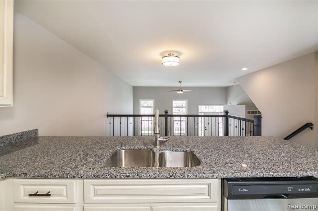 53438 CHAMPLAIN Street, Macomb, MI 48042 — Photo 7