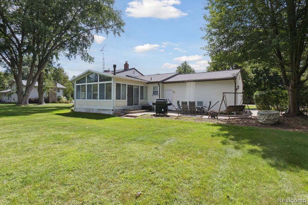 6233 Golfview Drive, Burton, MI 48509 — Photo 45
